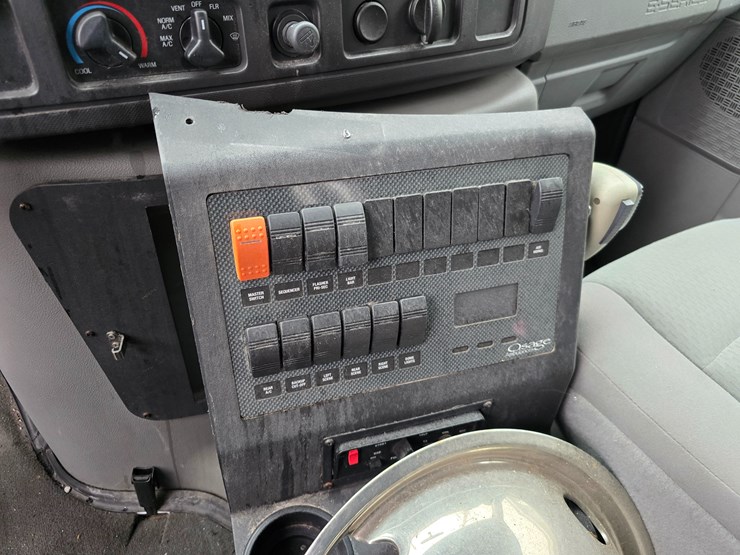 2010-ford-e450-image-33