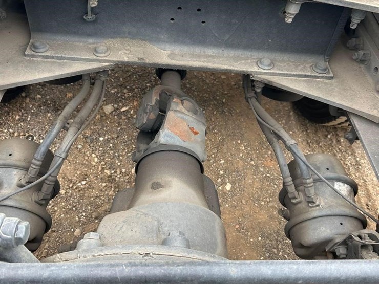 peterbilt-579-image-26