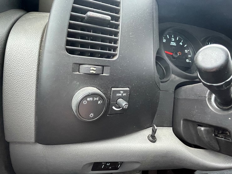 2013-chevrolet-1500-image-48