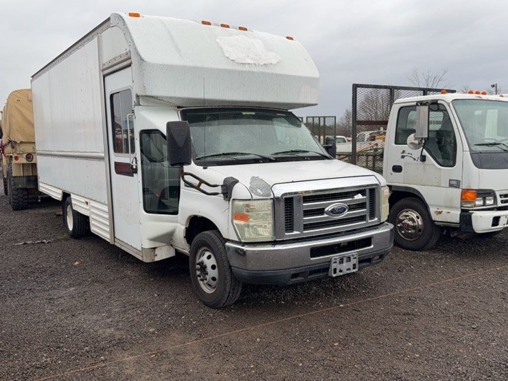 2008-ford-e350-image-3