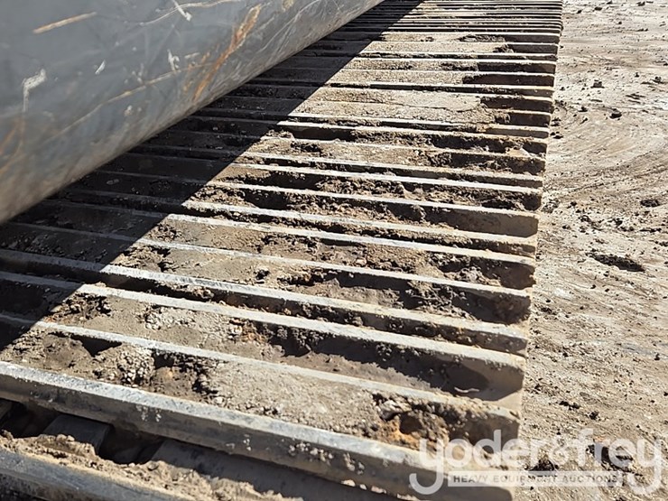 2021-case-cx210-lc-image-26