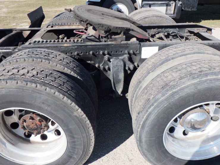 1998-freightliner-fld120-classic-image-12