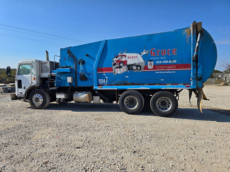 2013-peterbilt-320-image-10