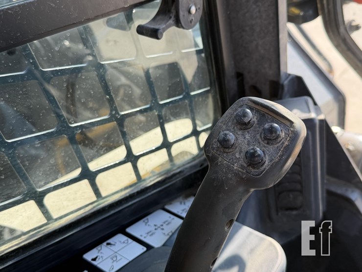 2021-deere-333g-image-30