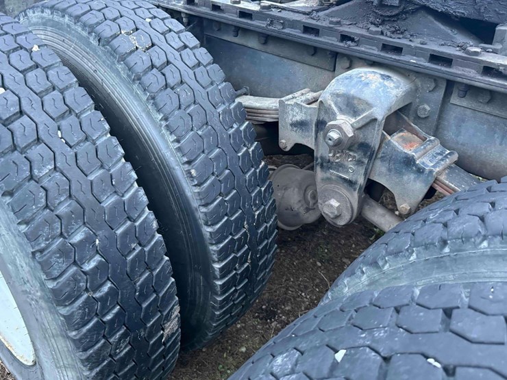 mack-r688st-image-14