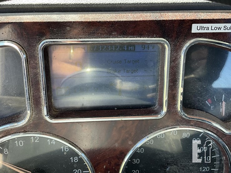 2013-mack-pinnacle-chu613-image-21