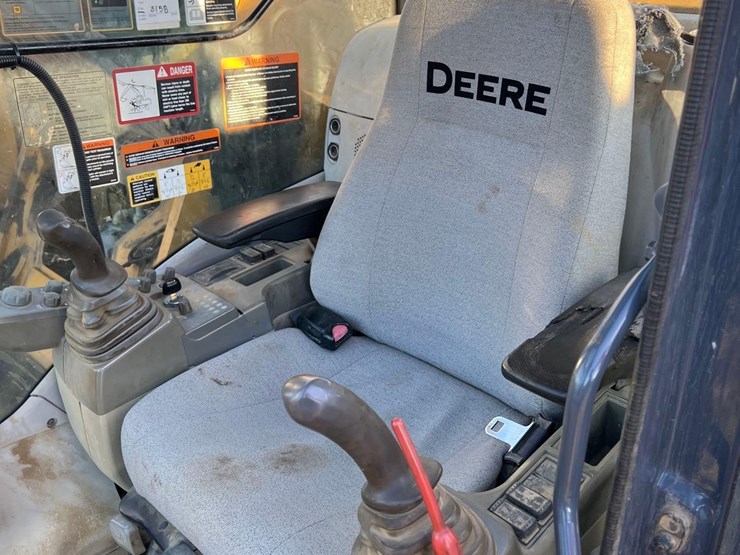 deere-245g-lc-image-24