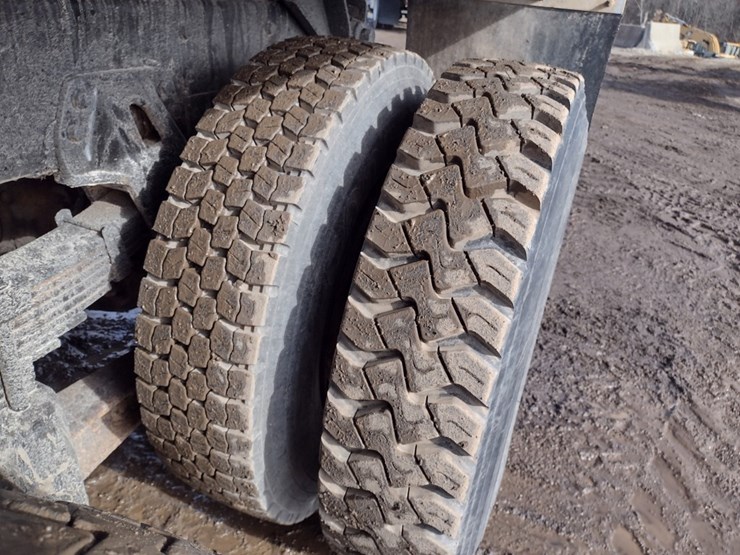 peterbilt-357-image-30