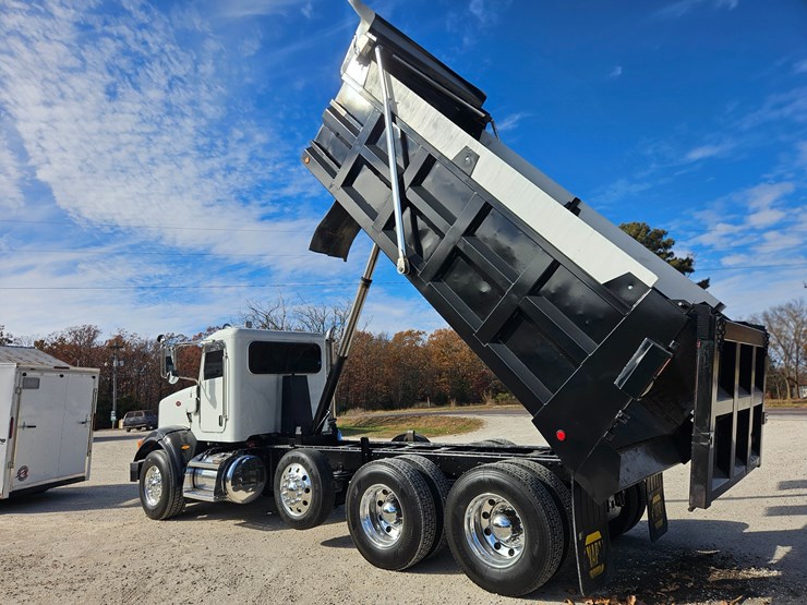 2009-peterbilt-365-image-31