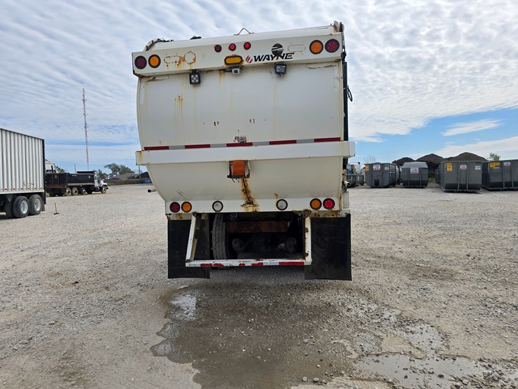 2003-peterbilt-320-image-23