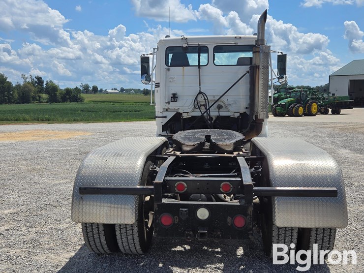 1992-freightliner-flc112-image-6