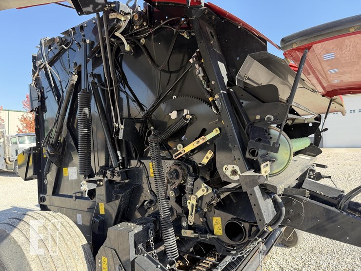 case-ih-rb565-image-21