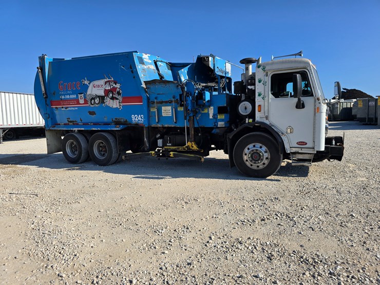 2013-peterbilt-320-image-25