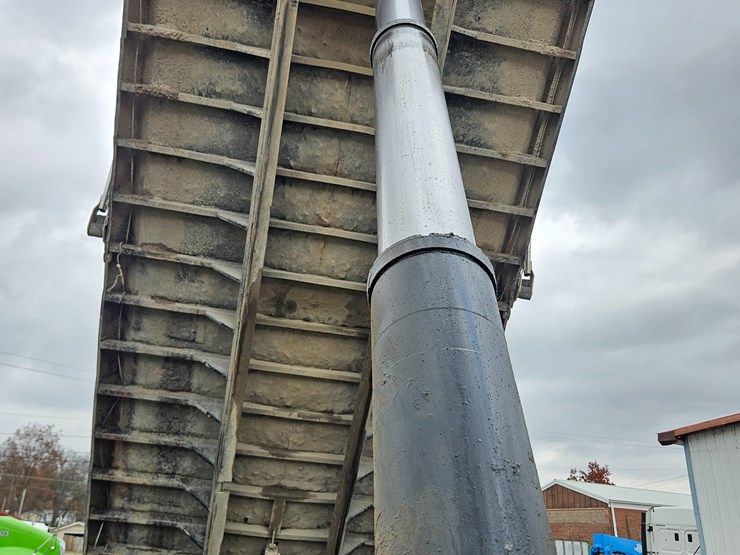 freightliner-columbia-120-image-42