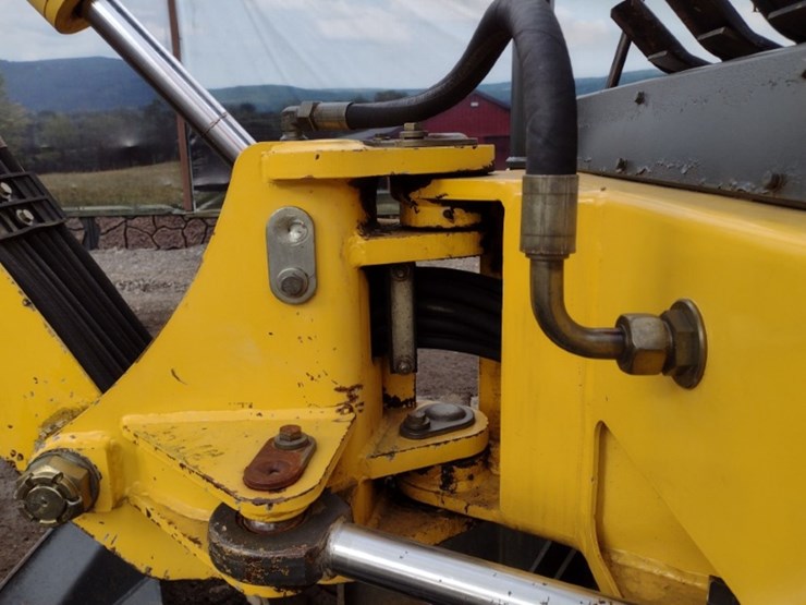 new-holland-ec25-image-25