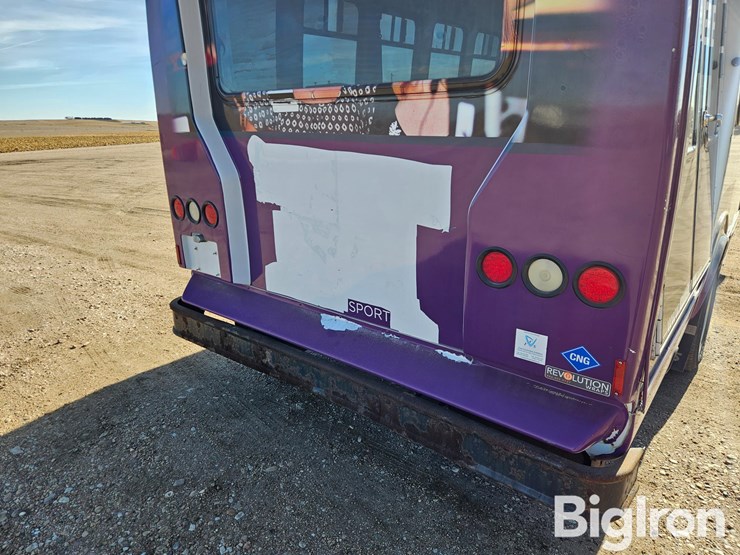 2010-ford-e450-image-17