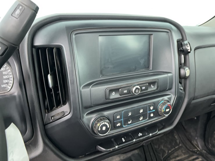 2016-chevrolet-2500hd-image-19