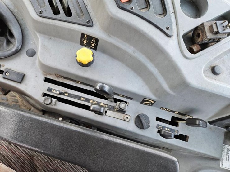 massey-ferguson-4325-image-35