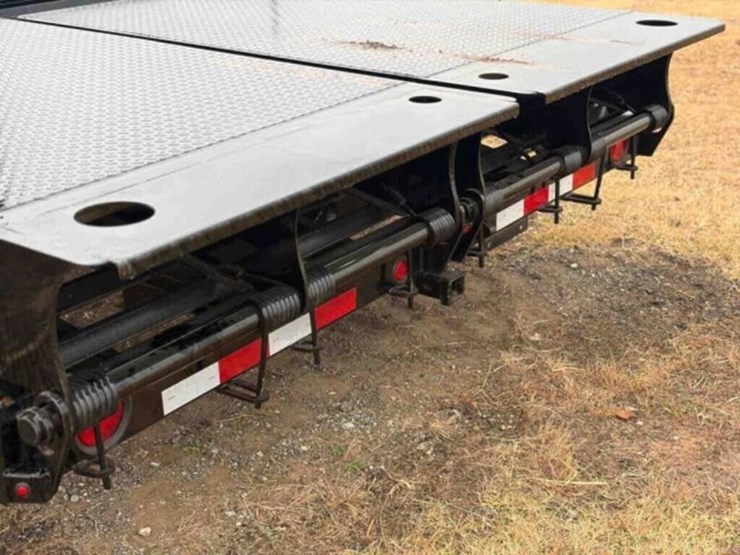 2022-titan-trailer-image-15