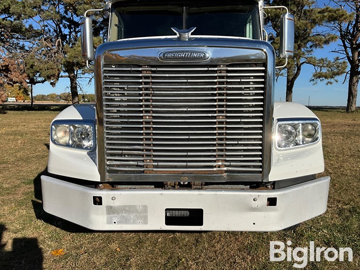 freightliner-122sd-image-11