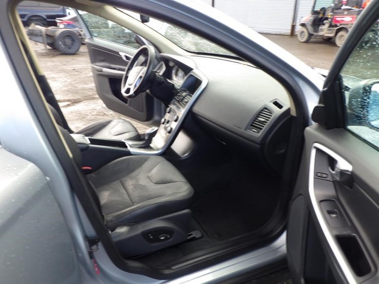 2013-volvo-xc60-image-6