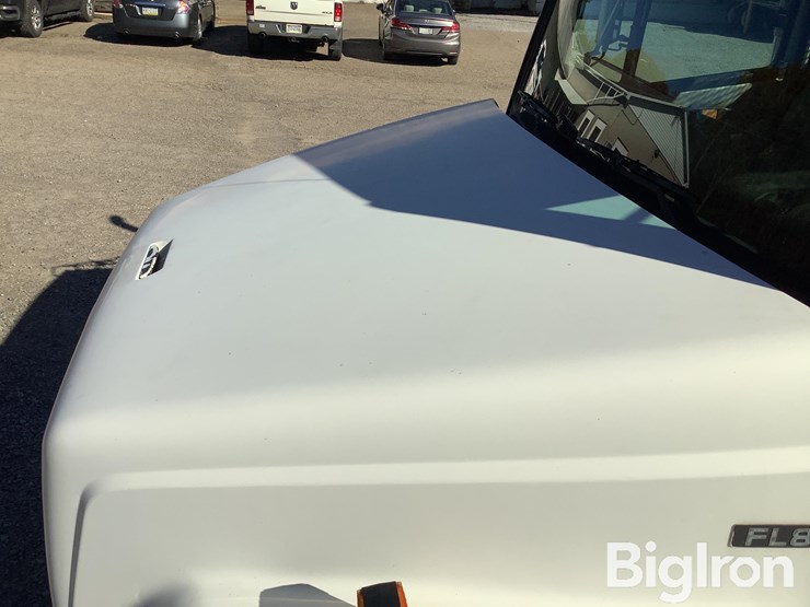 1998-freightliner-fl80-image-10