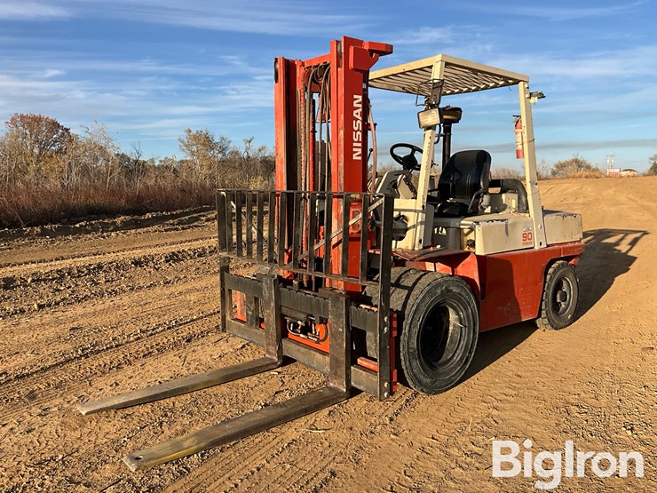 nissan-80-rough-terrain-forklift-image-1