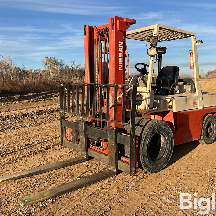 Nissan 80 Rough Terrain Forklift