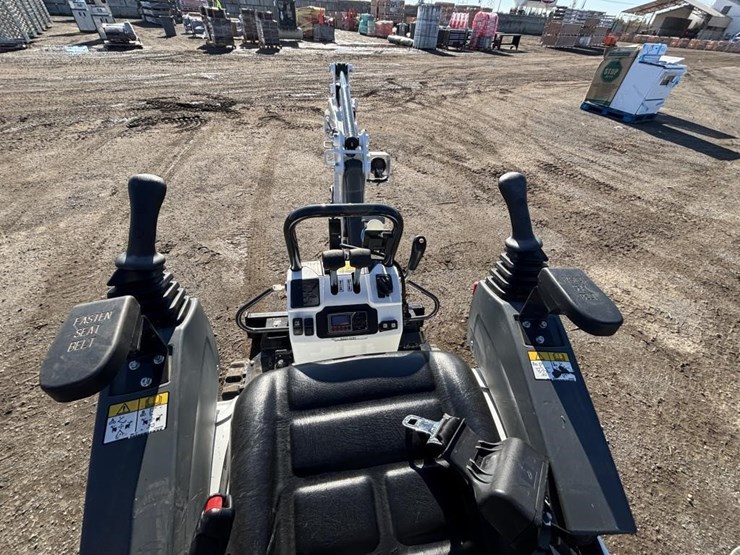 2022-bobcat-e10e-hydraulic-excavator-image-24