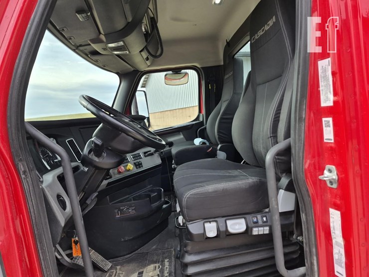 2018-freightliner-cascadia-116-image-17