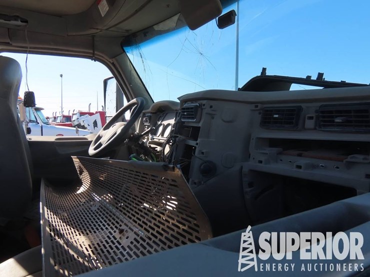 2018-peterbilt-567-image-8