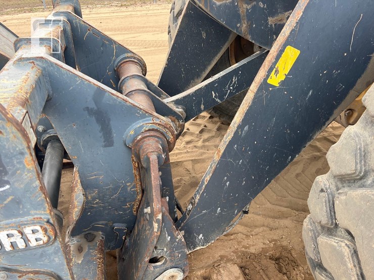 2011-deere-544k-image-15