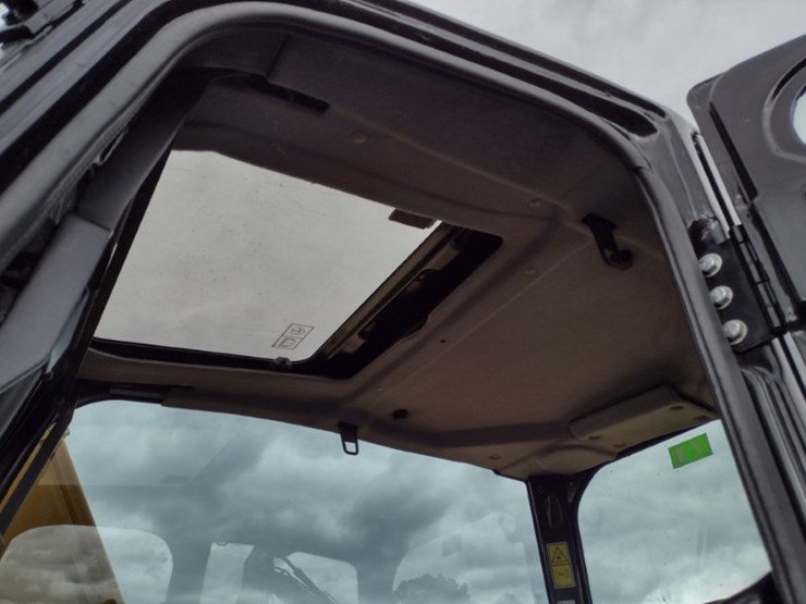 caterpillar-307.5-image-14