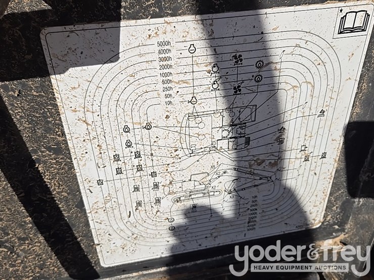 2021-case-cx210-lc-image-135