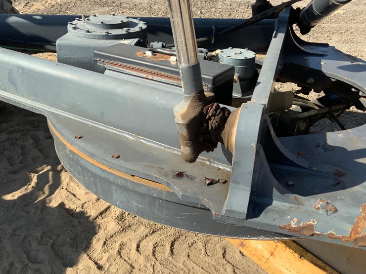 2015-deere-672g-image-16