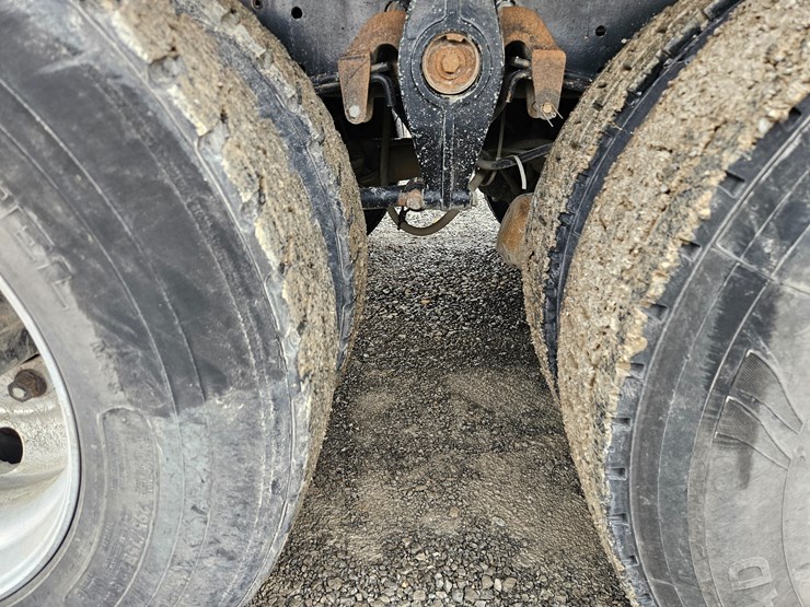 freightliner-columbia-120-image-112