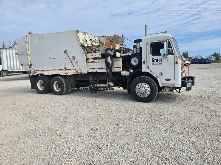 2003-peterbilt-320-image-31