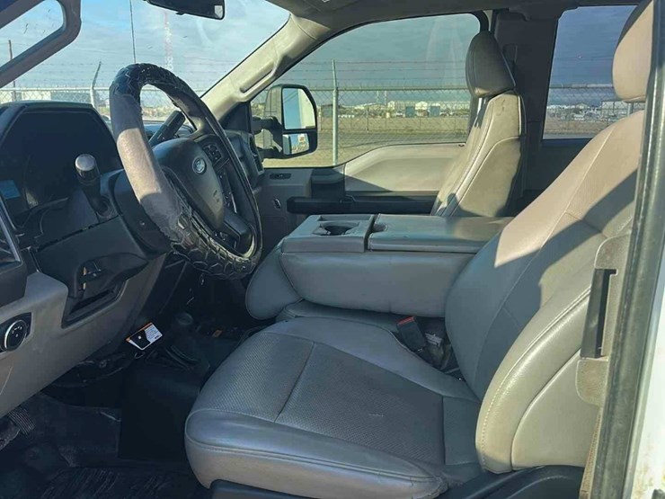 2017-ford-f550-image-9