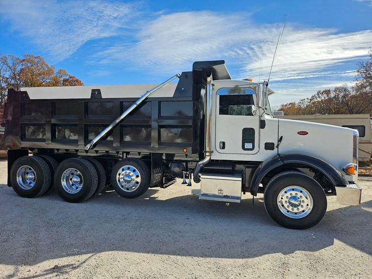 2009-peterbilt-365-image-24