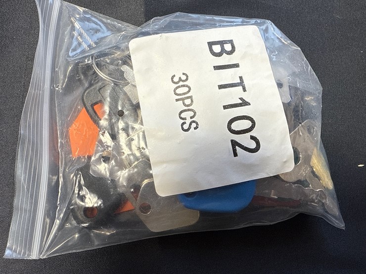 #3056-•-30-piece-equipment-key-set-image-1