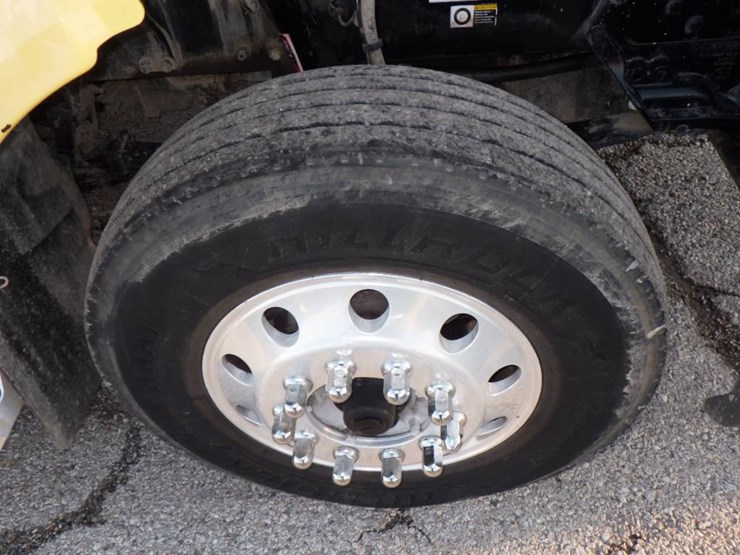 2018-peterbilt-579-image-27