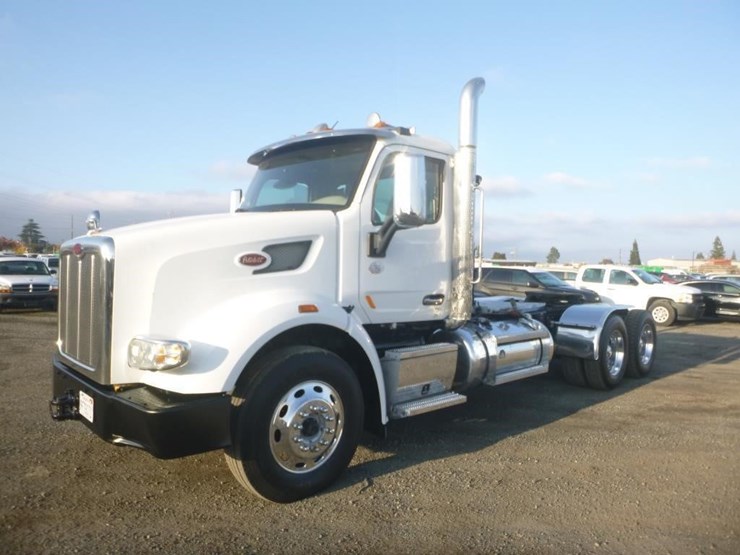 2019-peterbilt-567-image-1