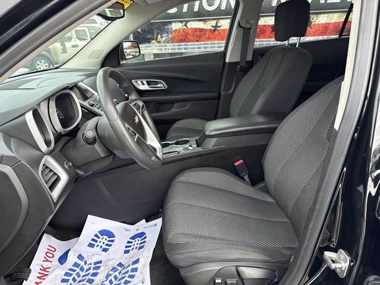 2017-chevrolet-equinox-lt-image-12