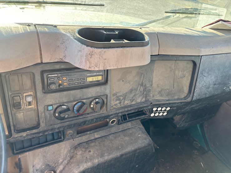 international-4700-image-10