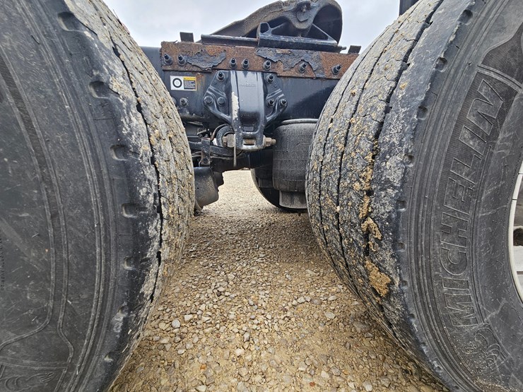 peterbilt-579-image-91