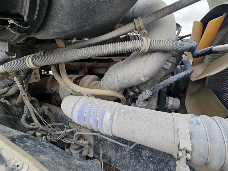 freightliner-columbia-112-image-63