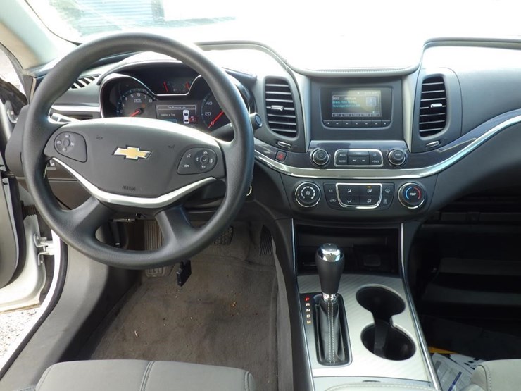 2017-chevrolet-impala-sedan-image-9
