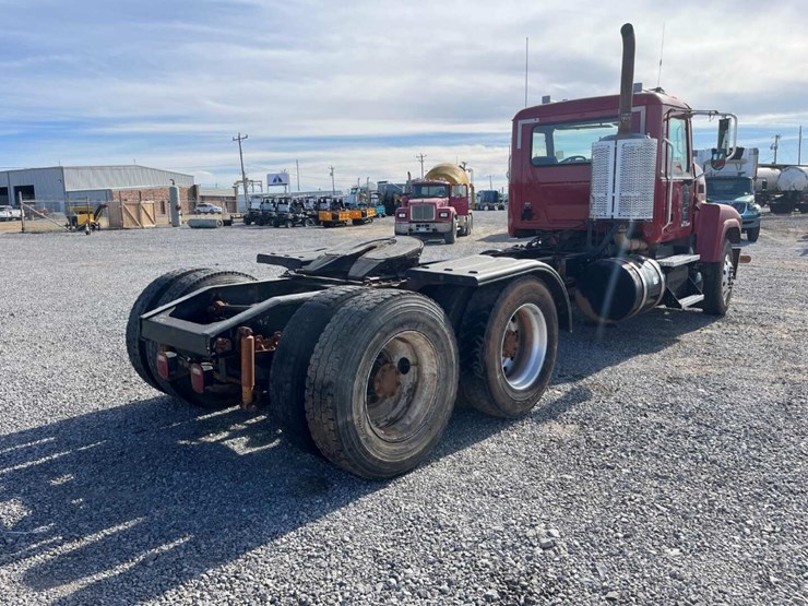 2012-mack-chu613-image-5