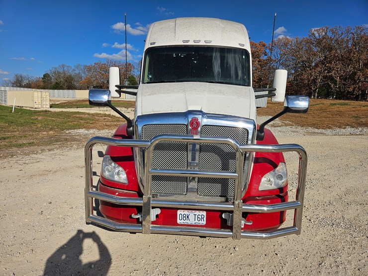 2021-kenworth-t680-image-30