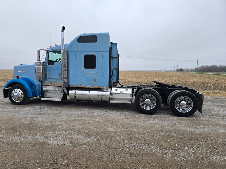 1999-kenworth-w900l-image-11